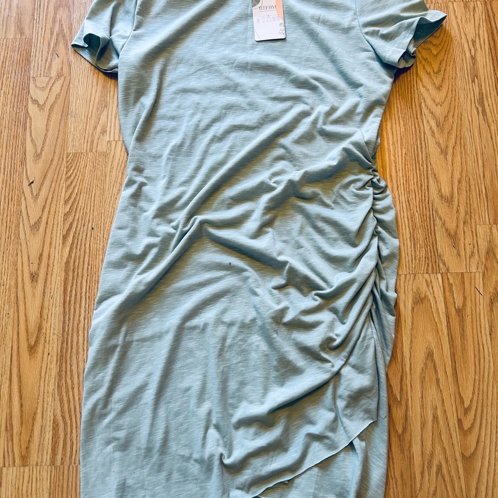 NWT Women’s sz M Ruched Dress